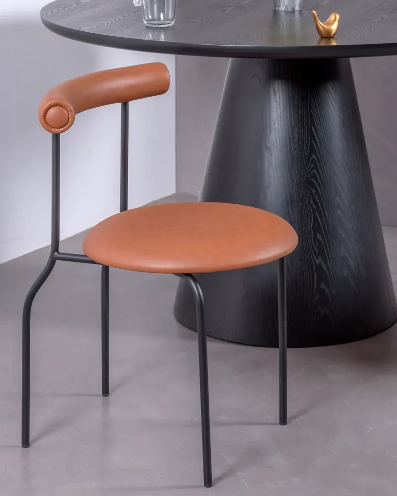 Elleboog industriestoel bekleed met kunstleer - Gestoffeerde stoelen - Nest Dream