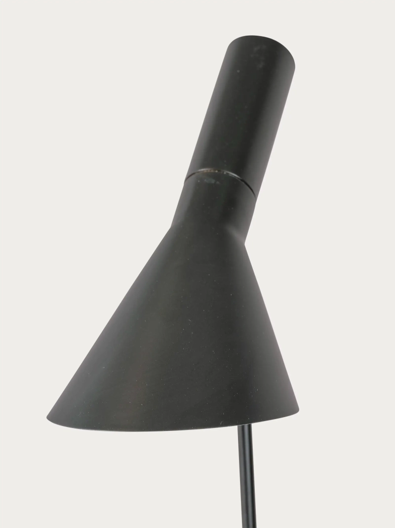 Golvlampa i ståldesign - Jhon NEST DREAM - 2
