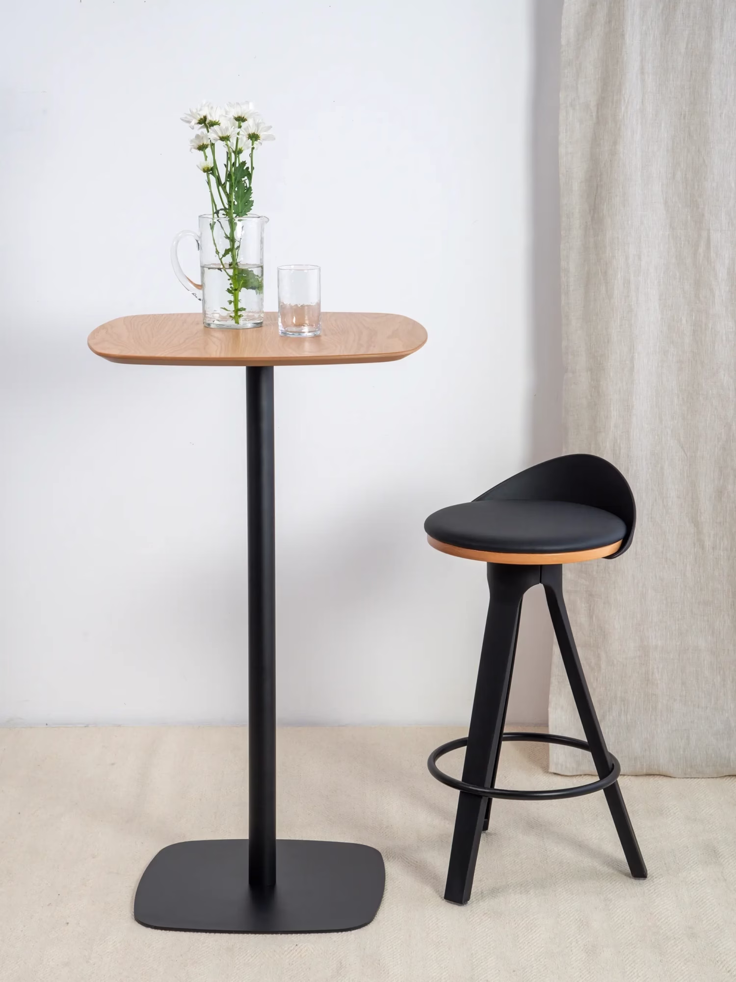 tabouret design avec coussin en simili cuir et siège en hêtre - Deco NEST DREAM - 1