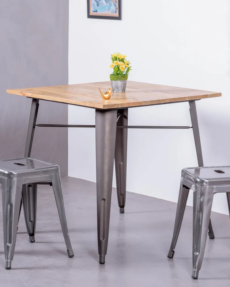 Industrieel verweerde Bistro met licht hout | Nest Dream Store