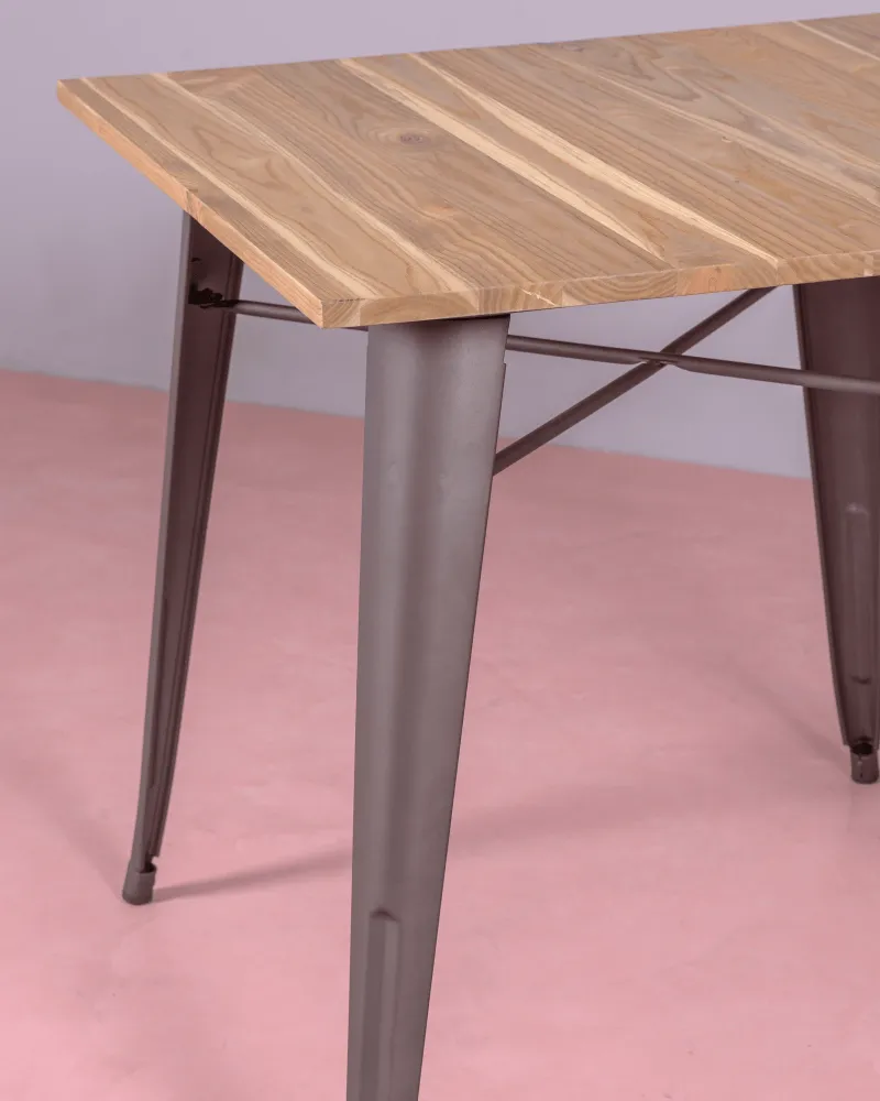 Table Bistro industrielle vieillie avec bois clair | Magasin Nest Dream