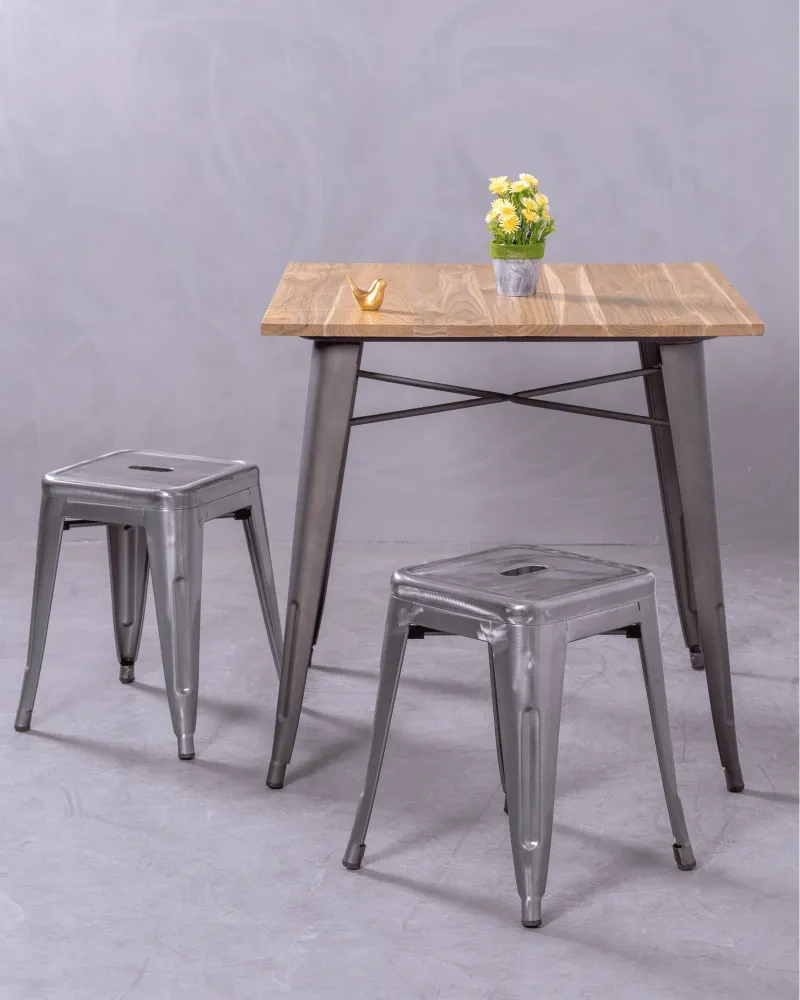 Table Bistro industrielle vieillie avec bois clair | Magasin Nest Dream