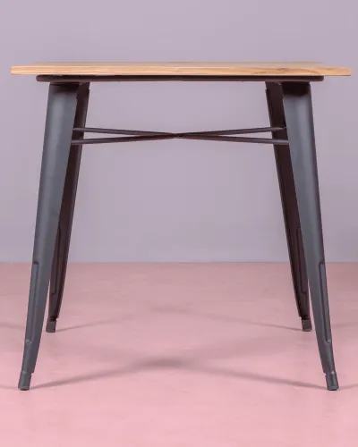 Industriële tafel in zwart staal en licht hout | Nest Dream