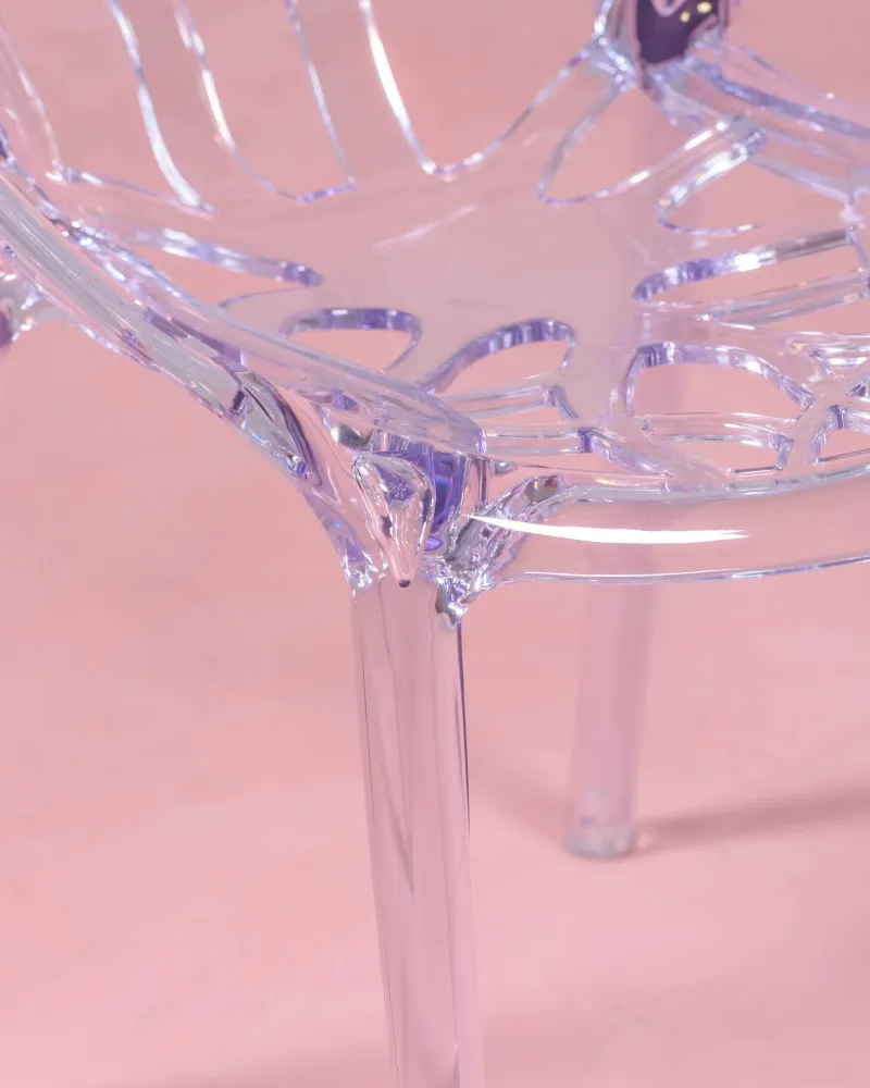 Chaise Chrystal transparent adaptée à une utilisation en extérieur | Magasin Nest Dream