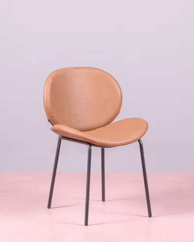 Retro chair upholstered in aged imitation leather | Vintage chairs | Nest Dream