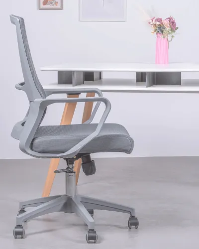 Ergonomic office chair with wheels in gray | 5 years warranty