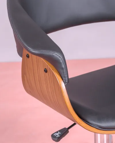 Sillón de escritorio nórdica de madera oscura con ruedas | Nest Dream