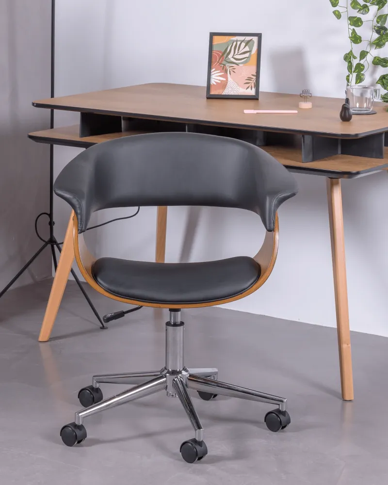 Chaise de bureau scandinave en bois foncé à roulettes | Nest Dream