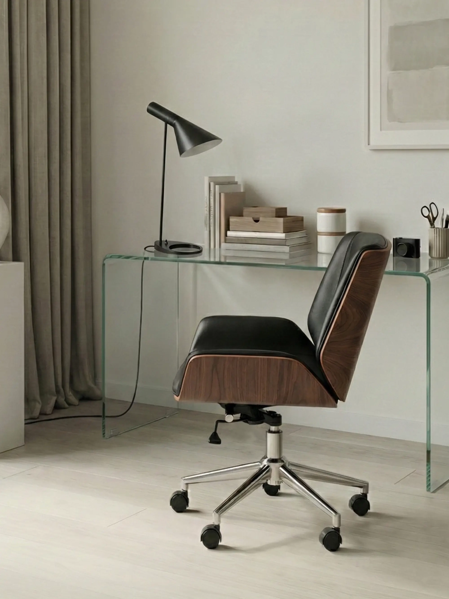 Bureaustoel met notenhout en bekleed met Italiaans leer - Nordic NEST DREAM - 1