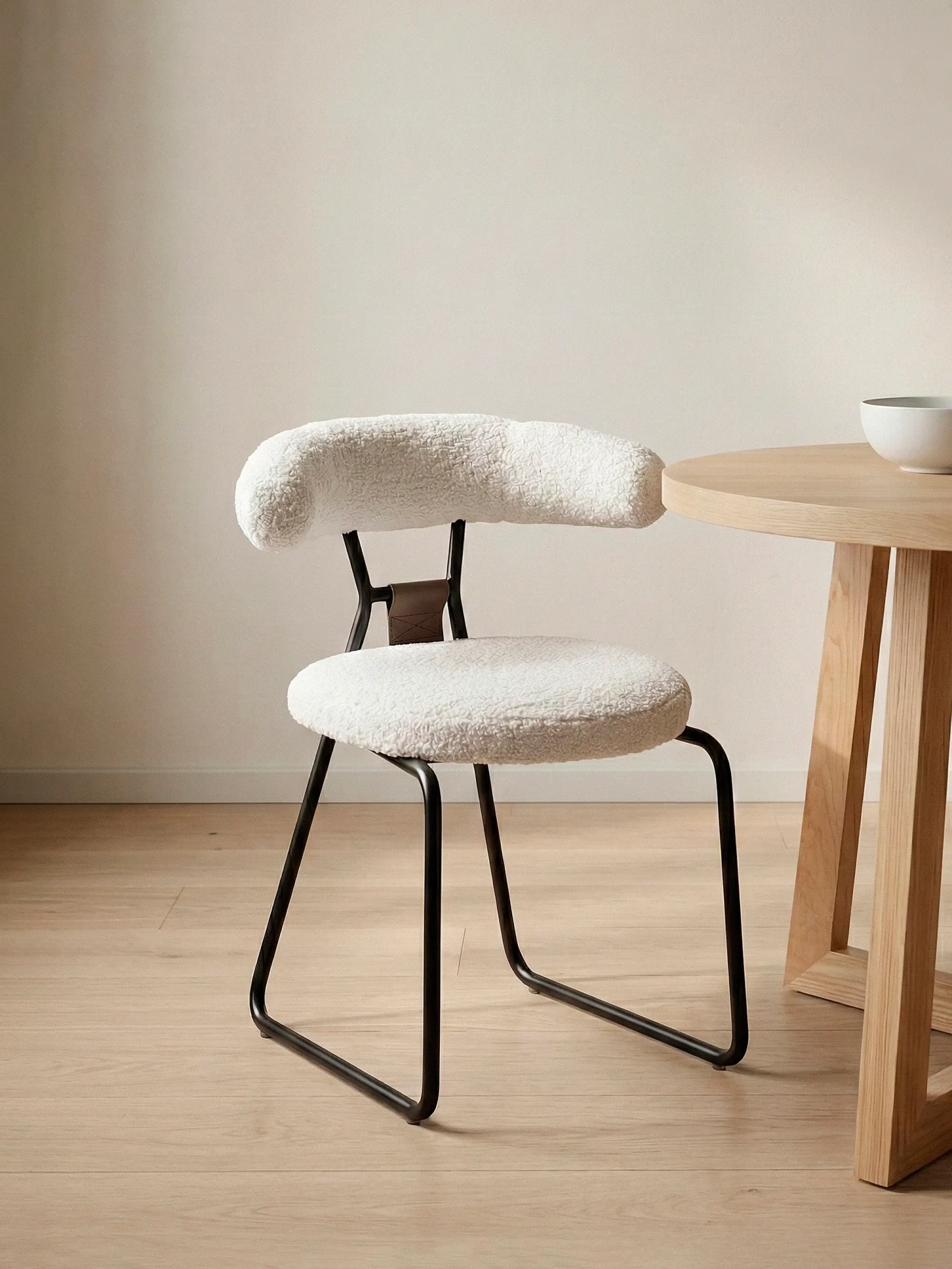 Designstol betrukket med bouclé og ben i lakeret stål - Oxford NEST DREAM - 1
