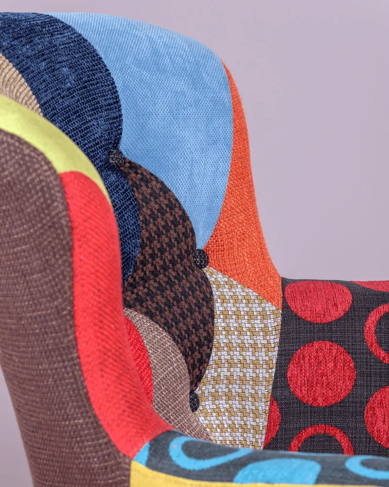 Poltrona vintage estofada em tecido patchwork | Decoração vintage