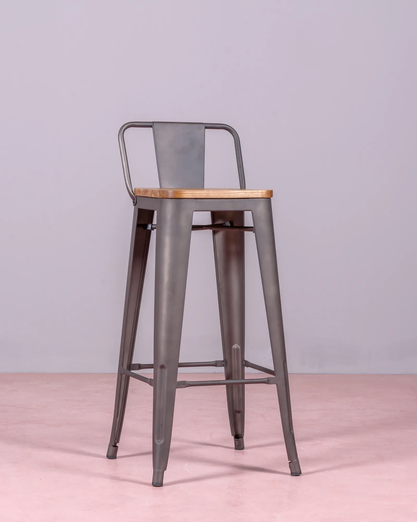 Industrial stool in aged steel with low backrest | Nest Dream