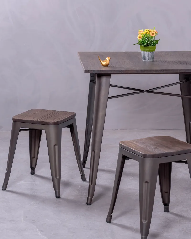 Low industrial stool in aged steel and wooden seat | Nest Dream