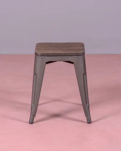 Low industrial stool in aged steel and wooden seat | Nest Dream