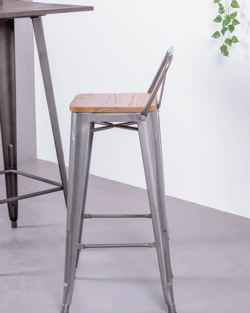 Metal steel stool with low backrest and wood | Nest Dream