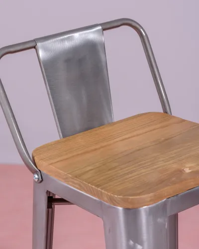 Metal steel stool with low backrest and wood | Nest Dream