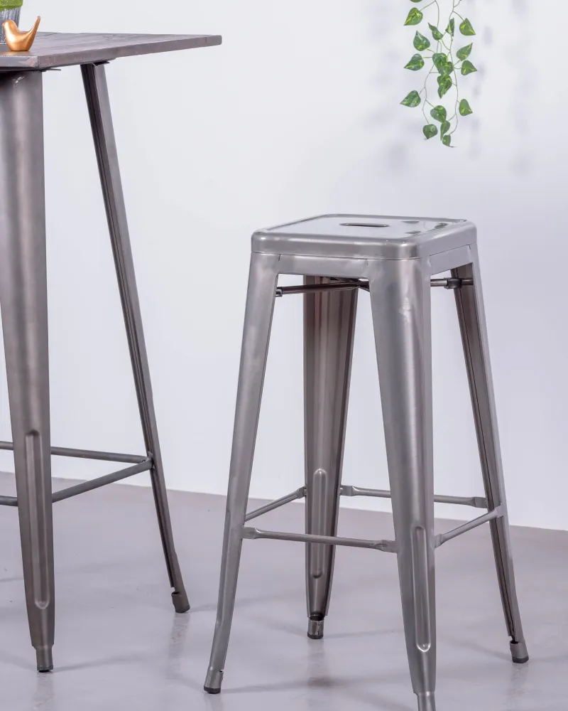 Tabouret industriel empilable en acier métallisé (76cm) | Magasin de meubles Nest Dream