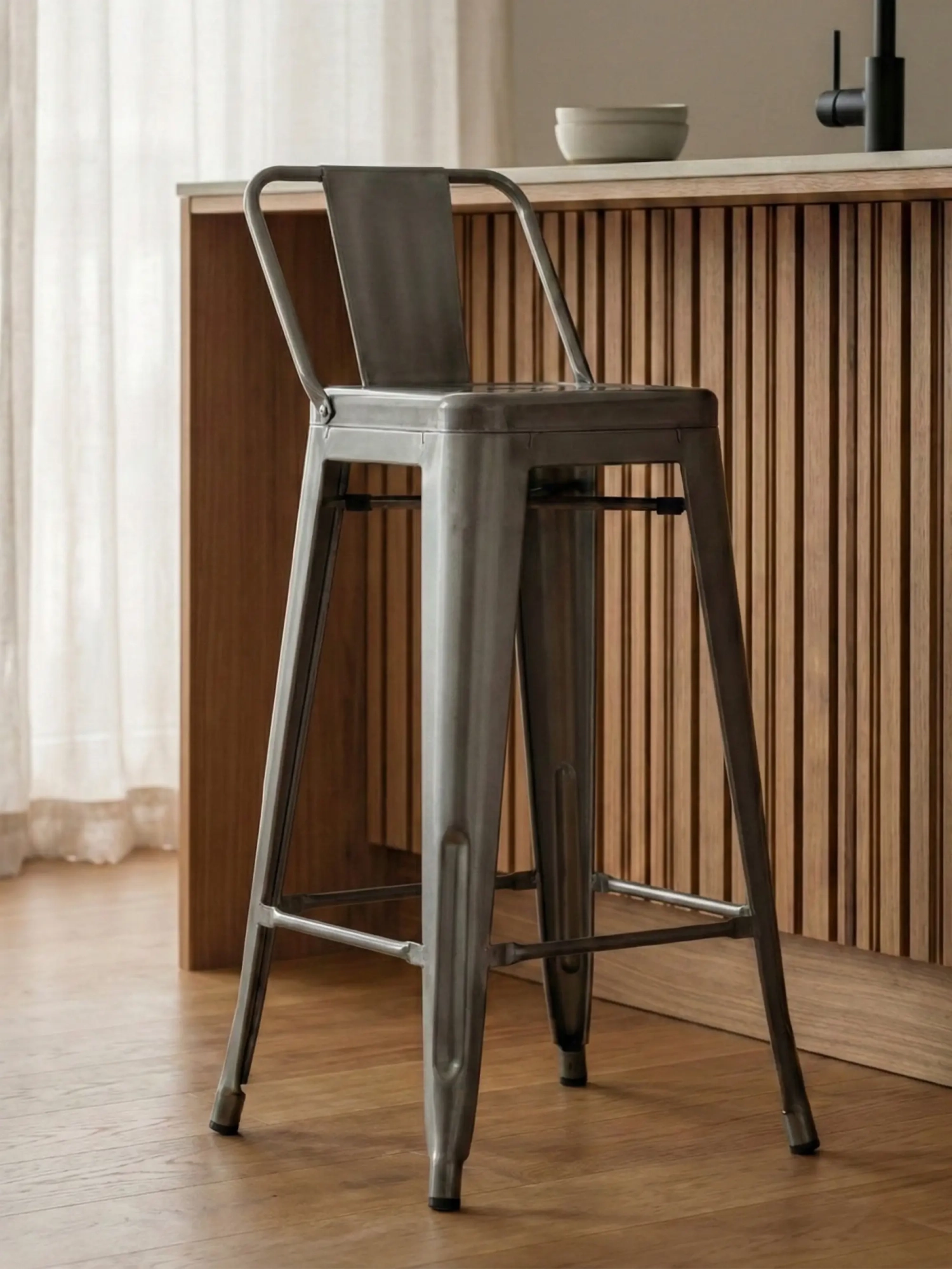 Sgabello industriale in metallo con schienale basso (66 cm) - Bistro NEST DREAM - 1
