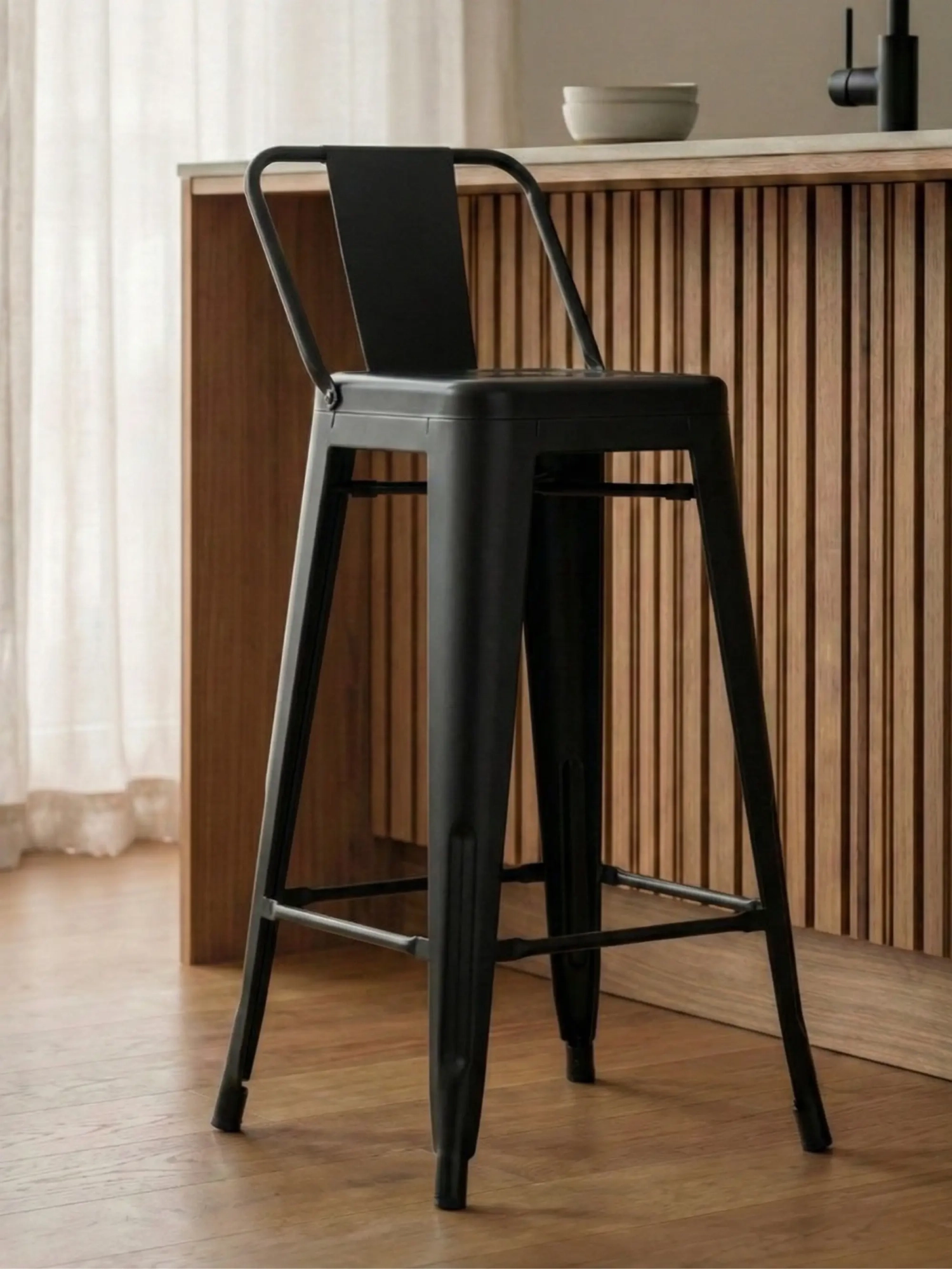Metalowy stołek industrialny z niskim oparciem (66 cm) - Bistro NEST DREAM - 13