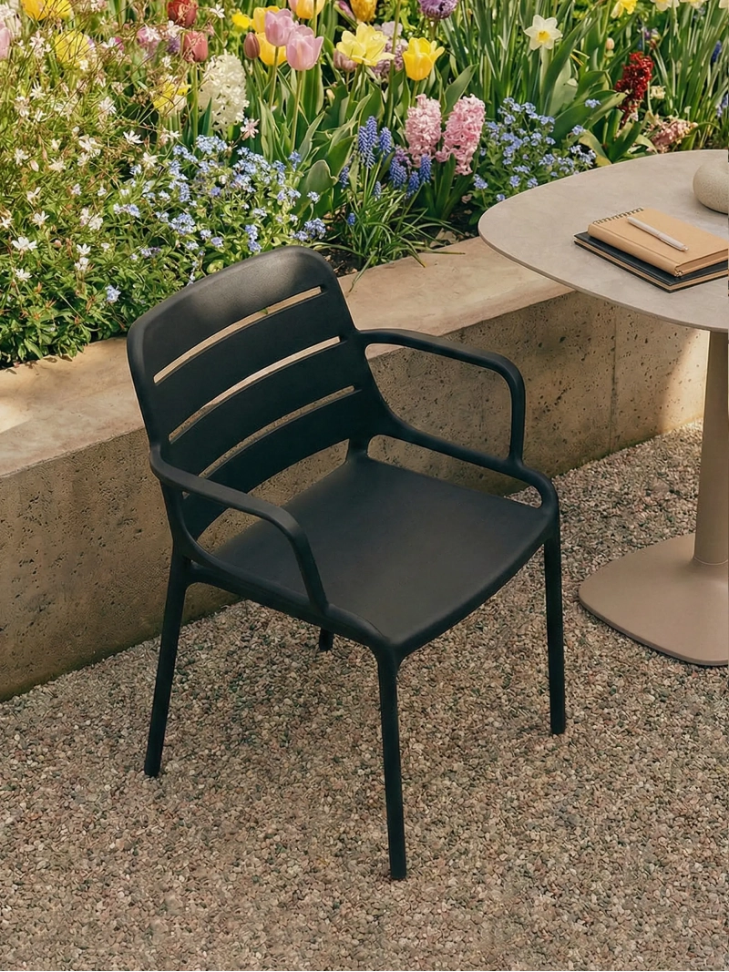 Silla de plástico con reposabrazos apta para exterior - Sunset NEST DREAM - 1