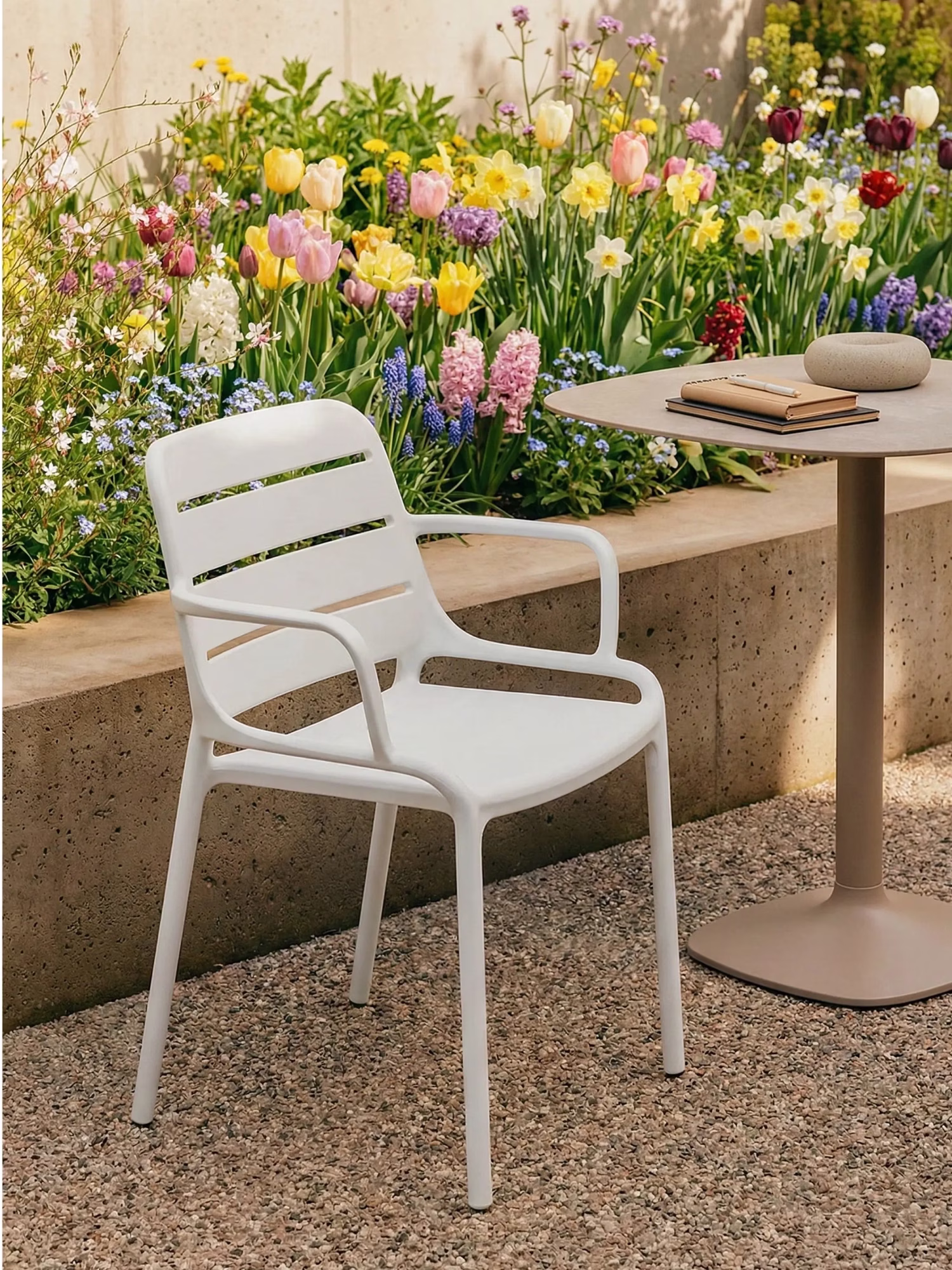 Silla de plástico con reposabrazos apta para exterior - Sunset NEST DREAM - 40