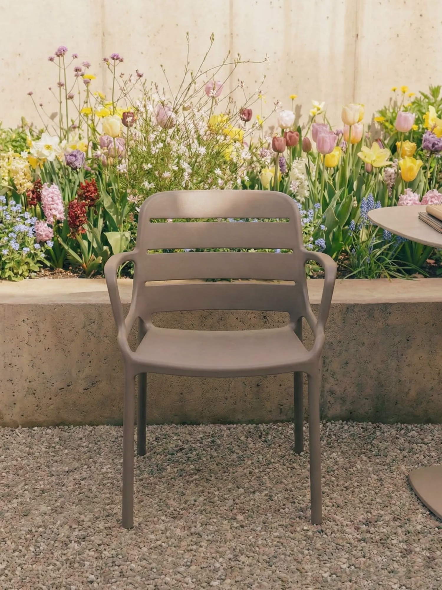 Plaststol med armstöd lämplig för utomhusbruk - Sunset NEST DREAM - 27