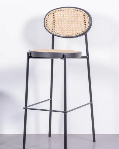 Vintage-Hocker mit klassischem Design aus natürlichem Rattan | North Sammlung