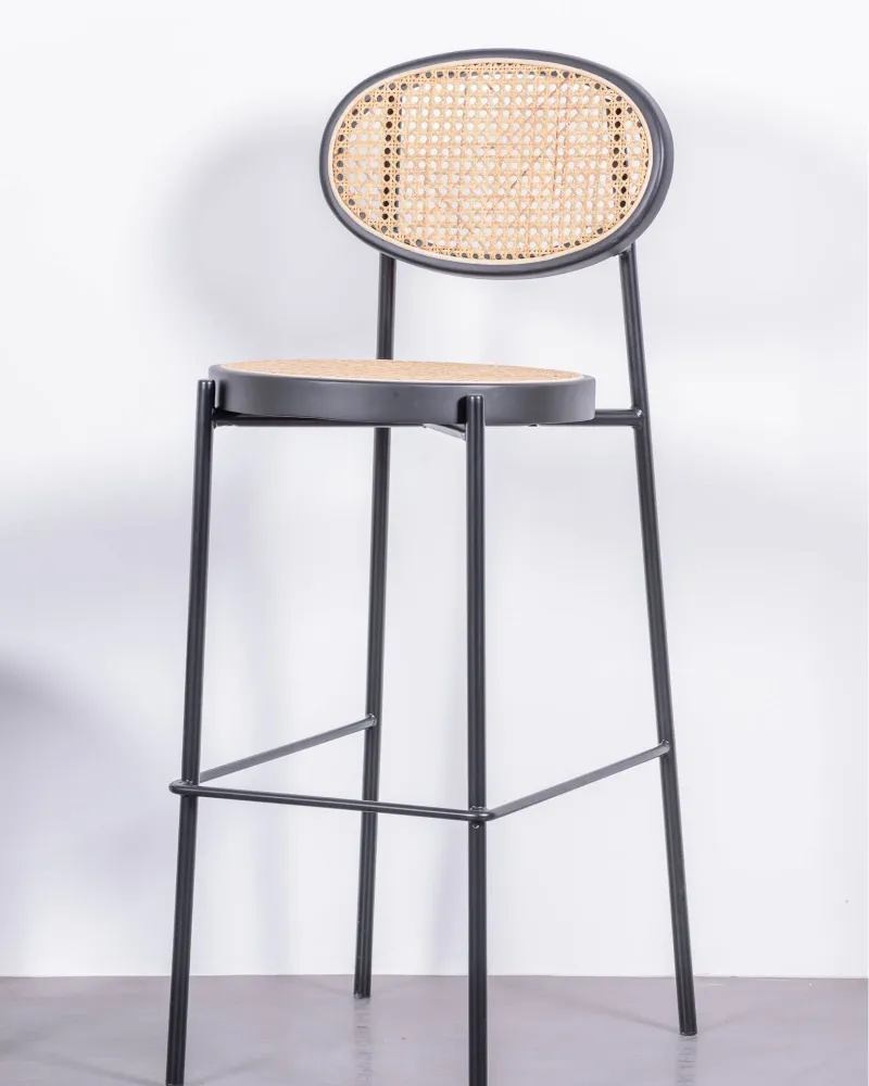 Vintage stool with classic design in natural rattan | North Collection