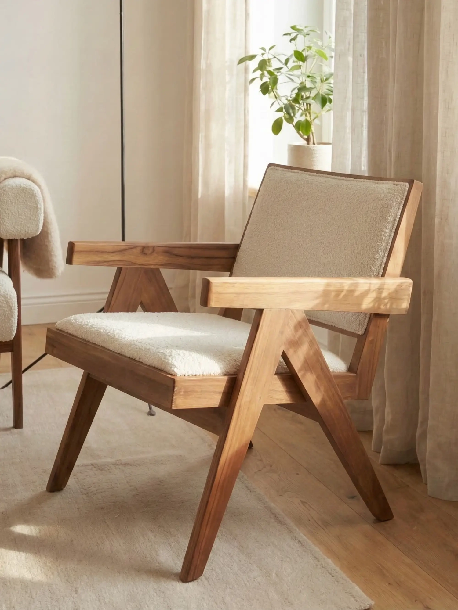 Klassieke fauteuil met armleuningen in teakhout en boucléstof - Compass NEST DREAM - 1