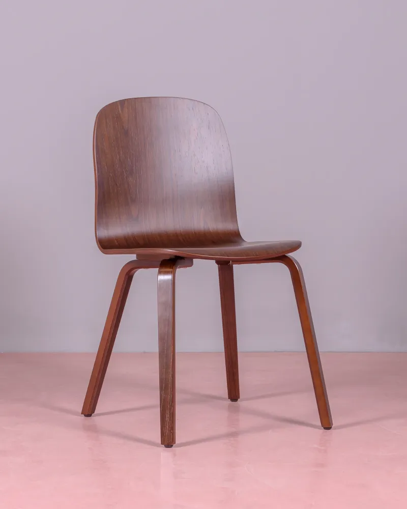 Nordic Hut Chair in Walnut Wood | Gratis verzending | Nest Dream