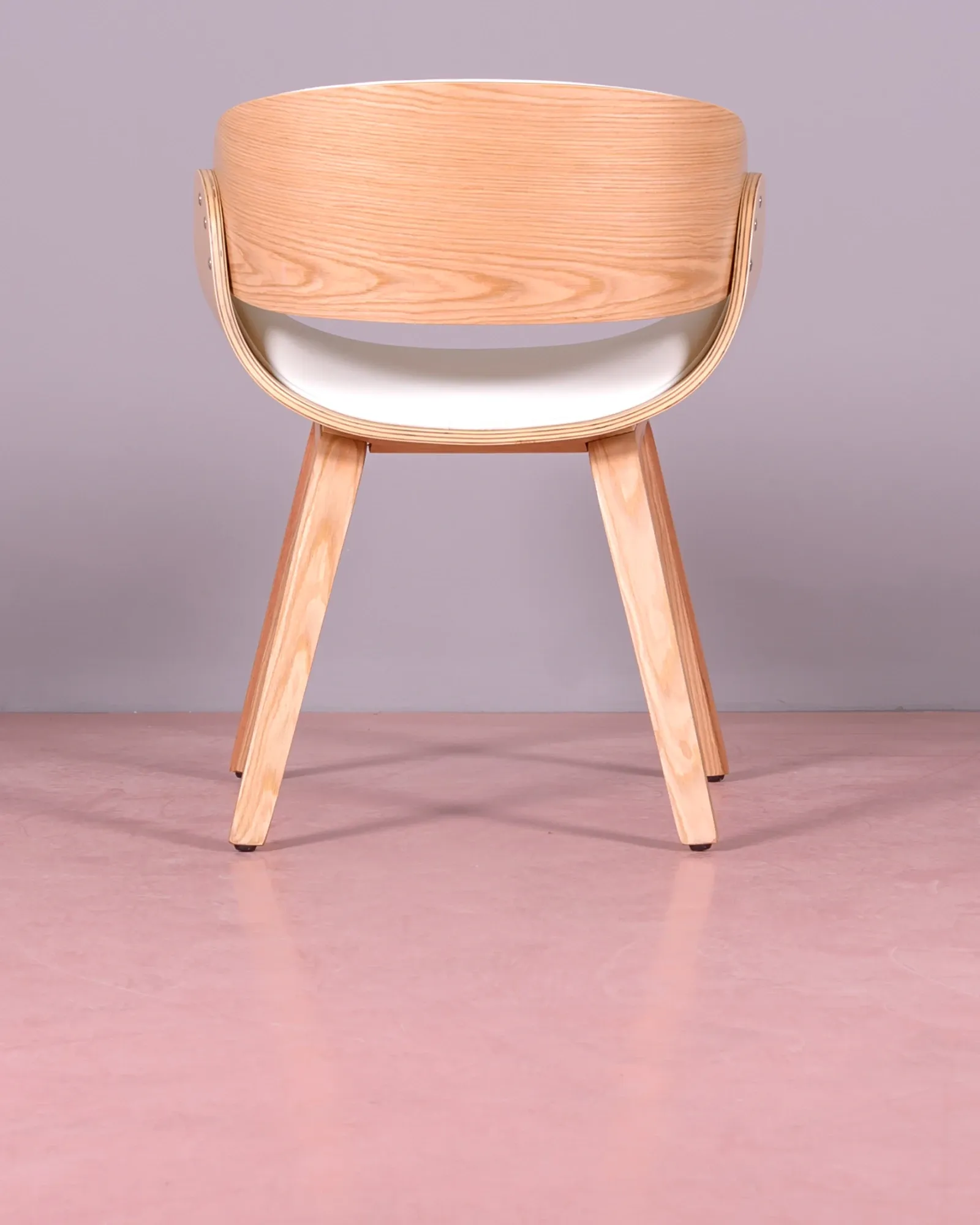 Chaise scandinave en bois clair d'érable avec coussin en similicuir