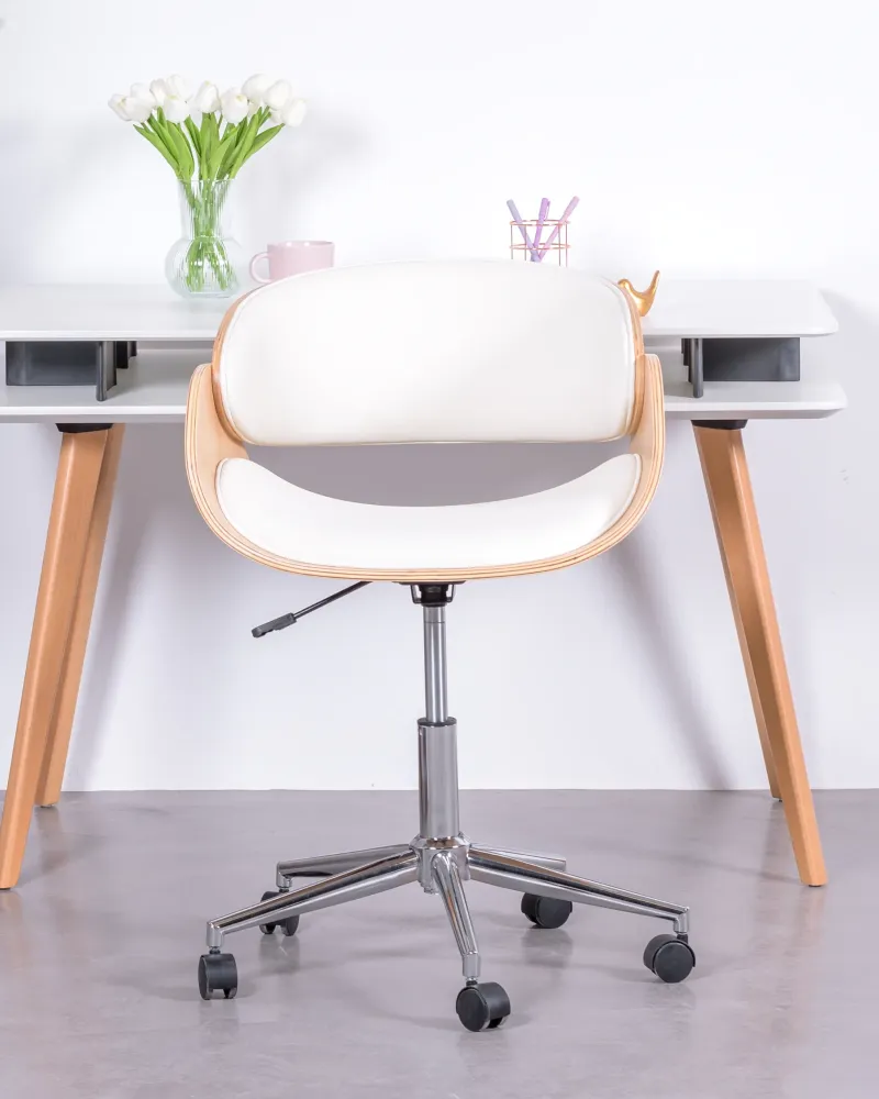 Chaise de bureau scandinave en bois clair à roulettes | Nest Dream