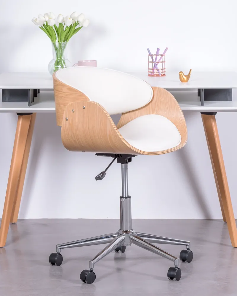 Chaise de bureau scandinave en bois clair à roulettes | Nest Dream