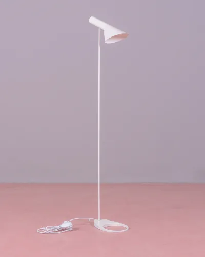 AJ vloerlamp | Staande lampen | Nest Dream