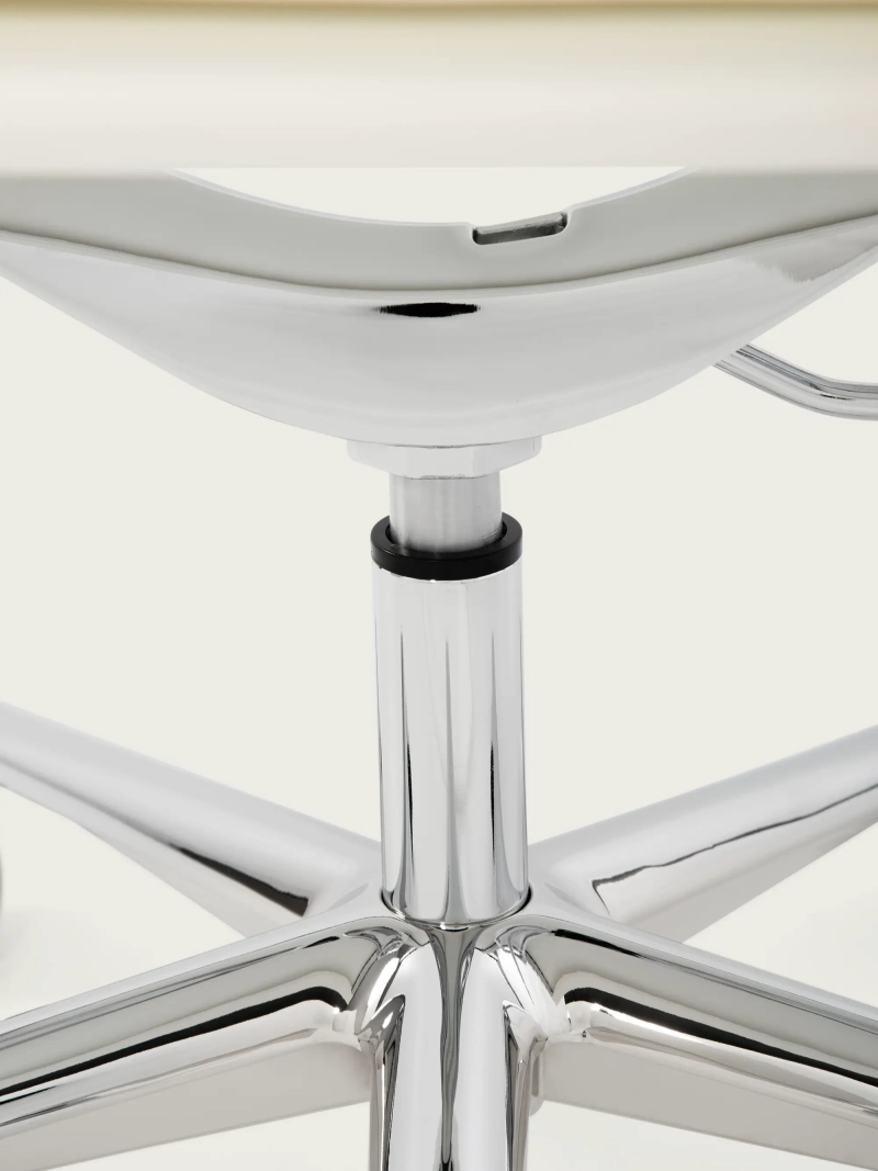 Prémiová pracovní židle Task - italská kůže a ergonomický design