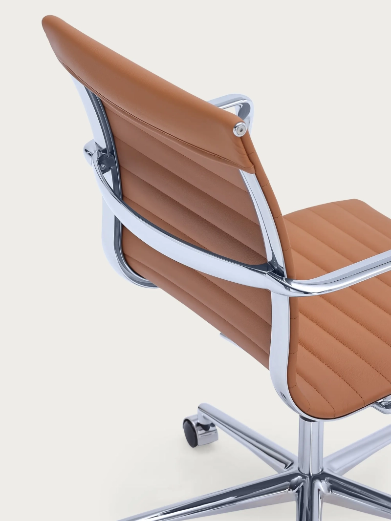 Ergonomischer Leder-Bürostuhl mit niedriger Rückenlehne - Task