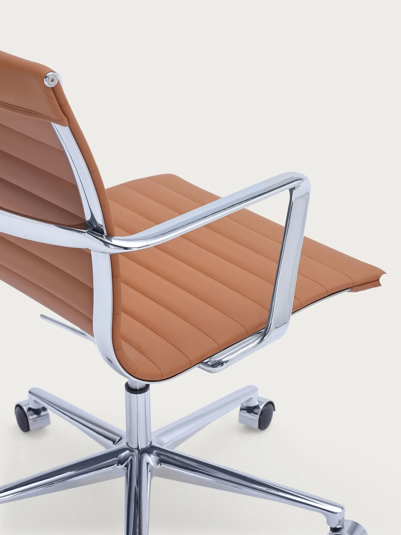 Sedia da ufficio ergonomica in pelle con schienale basso - Task