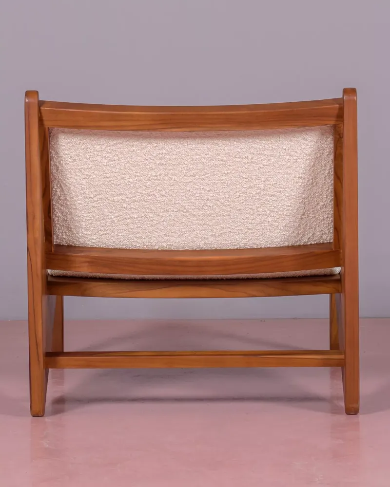 Fauteuil en bois de teck et recouvert de tissu bouclé | Livraison gratuite