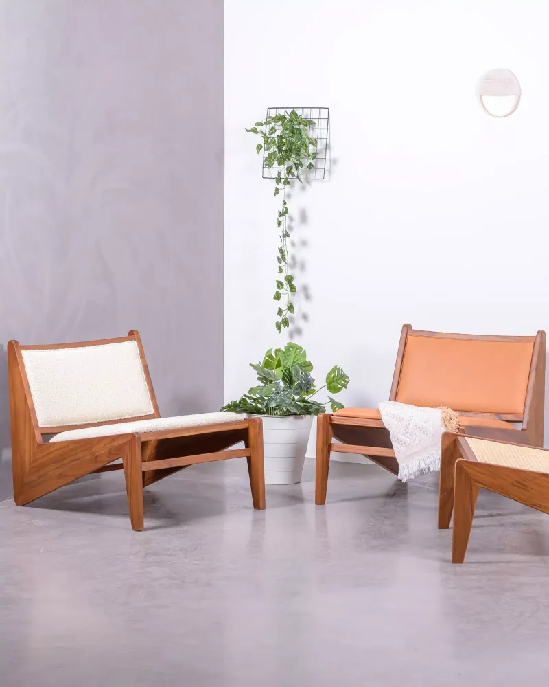 Fauteuil en bois de teck et recouvert de tissu bouclé | Livraison gratuite