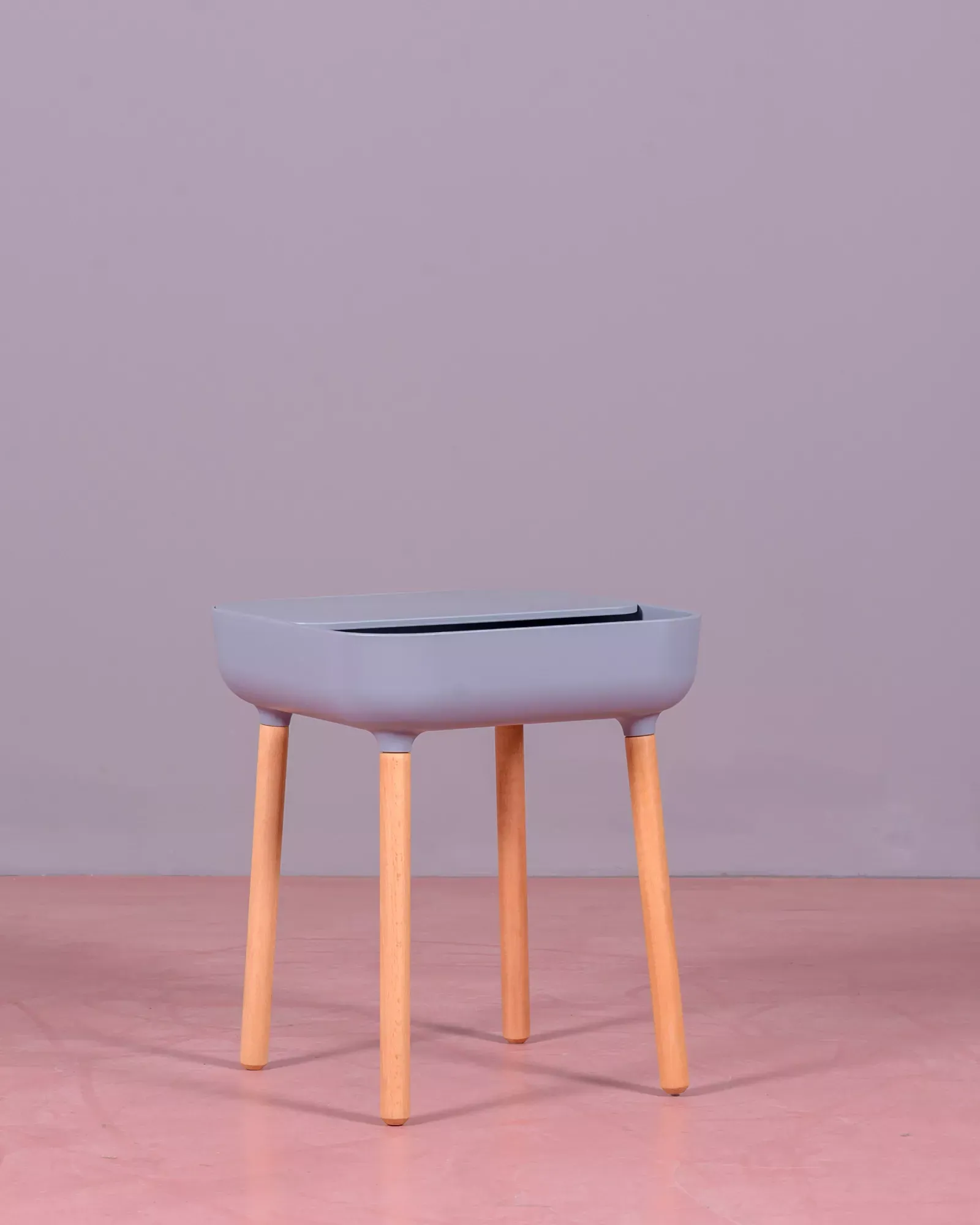 La table d'appoint Pop : versatilité et style nordique dans un seul meuble"