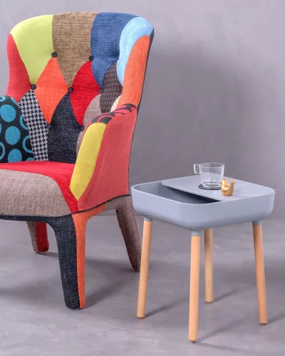 La table d'appoint Pop : versatilité et style nordique dans un seul meuble"