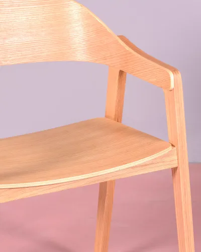 Scandinavian chair with armrests in oak wood | Soho Collection