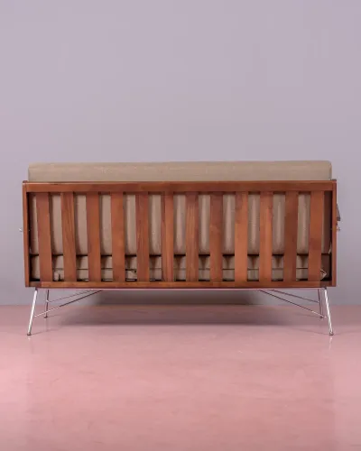 Industrielles Sofa aus massivem Walnussholz | Retro-Möbel