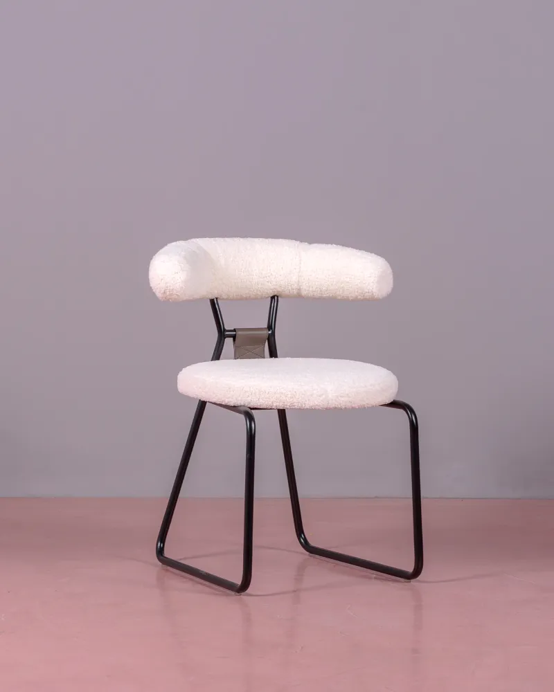 Chaise design tapissée en bouclé | Meubles bohèmes - Nest Dream