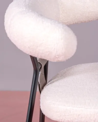 Chaise design tapissée en bouclé | Meubles bohèmes - Nest Dream