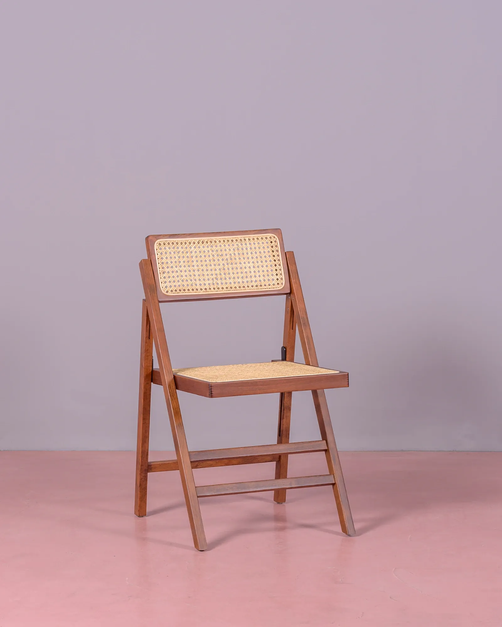 Silla plegable estilo retro en rattan natural y madera nogal | Nest Dream