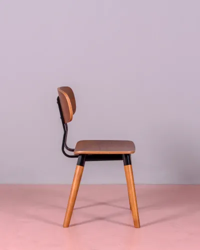 Chaise industrielle en bois de noyer | Mobilier rétro - Nest Dream