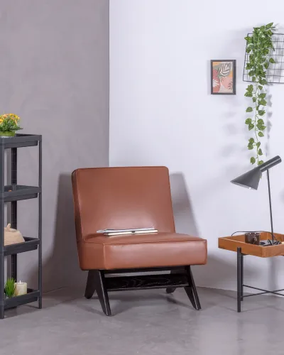 Fauteuil West en bois de frêne et recouvert de simili cuir | Livraison gratuite