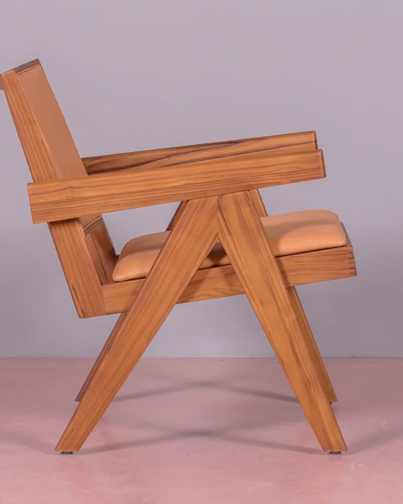 Poltroncina con braccioli in legno di teak e pelle italiana - Spedizione Gratuita