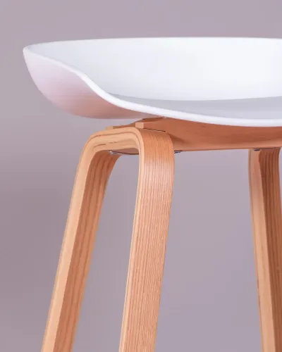 Sgabello Daxer dal design nordico con gambe in faggio | Nest Dream